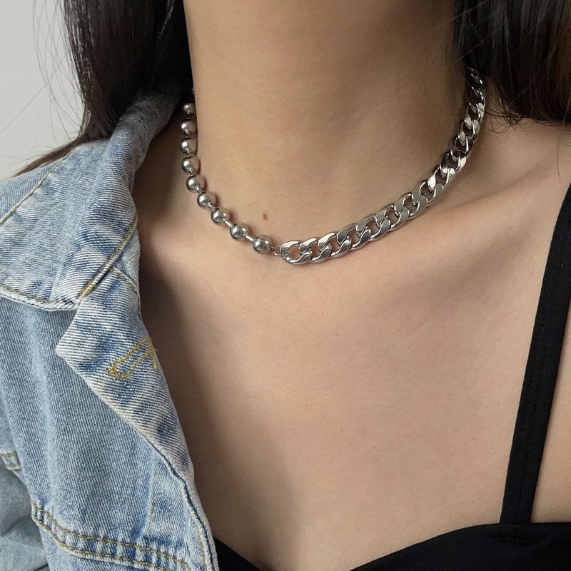 Collier cubain en acier titane avec perles rondes style hip-hop pour femme, design de niche, léger, luxueux, tendance, cool et polyvalent_voghion.com