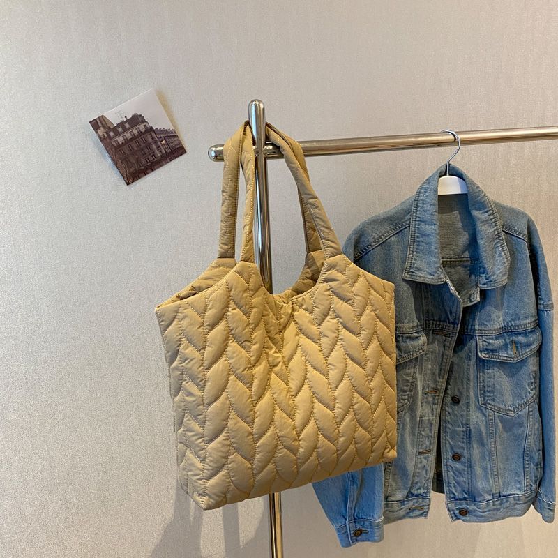 Borsa a tracolla grande e morbida per donna, tendenza primavera 2023, design alla moda, borse a mano in tessuto, borse tote da donna_voghion.com