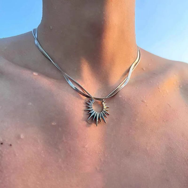 Floarea-soarelui dublu stratificat colier din oțel titan pentru bărbați și femei nou design de nișă colier hip hop modă lanț de claviculă_voghion.com