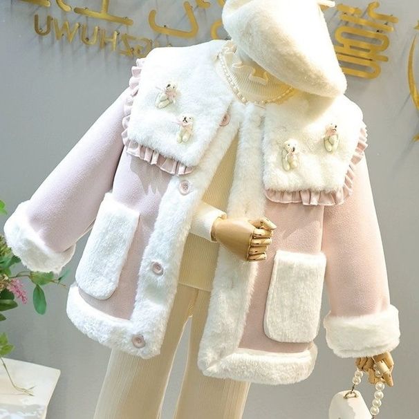 Kombinezon zimowy dla dziewczynek. Futerko dla dziewczynek w jednym korpusie i dwóch kompletach: grubych płaszczach i spodniach_voghion.com