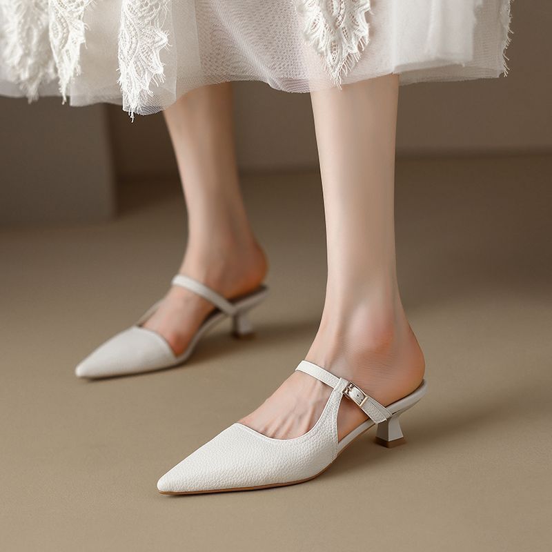 2025 Sommer Sandalen im französischen Stil aus weichem Leder in Gelb mit Litschi-Muster und feinen Absätzen mit Zehenkappe für Frauen mit hohen spitzen Spitzen,_voghion.com