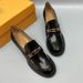 24 Nuove scarpe da donna con tacco largo e fibbia a T in pelle di mucca nera con catena, all'inizio della primavera, semplici e semplici._voghion.com