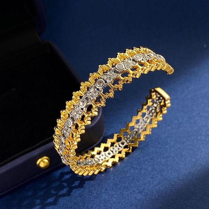 Italy Hollow Clover Designer Bangle Bracelet For Women Sier Bling Lace Sparkling Dia Gold Plated Retro Vintage C_voghion.com