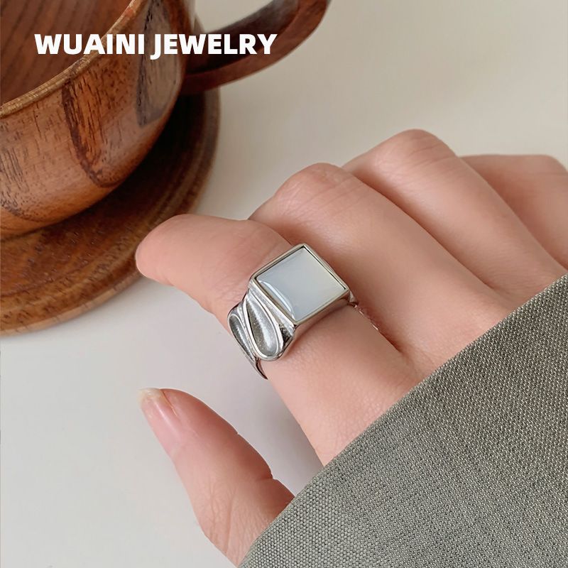 Kubanischer Perlmuttring für Damen, Nischendesign, breiter Gussring, Titanstahl, vakuumvergoldet_voghion.com