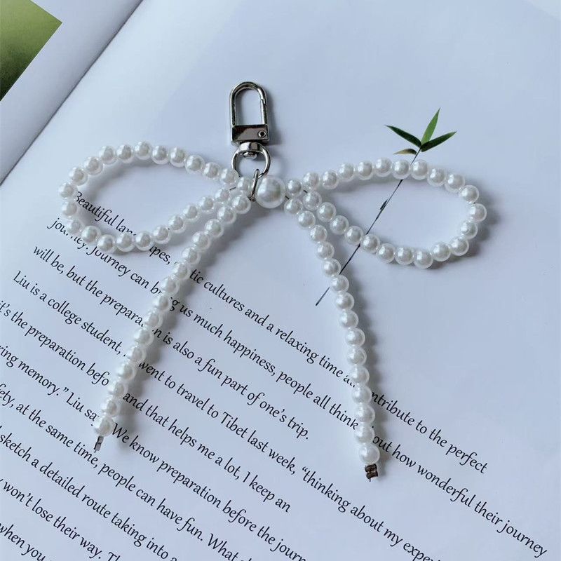 Parti e accessori per borse Nuovo ciondolo con fiocco di perle per ragazza dolce in argento Portachiavi con ciondolo con auricolare Bluetooth_voghion.com
