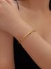 Delicato bracciale rigido sottile e semplice da donna, placcato oro, fatto a mano, gioiello minimalista_voghion.com