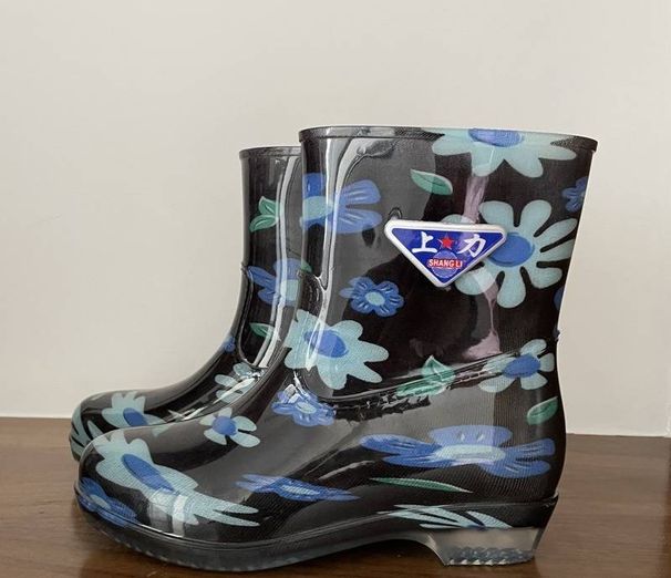 Modische, wadenhohe Damen-Regenstiefel – rutschfeste, strapazierfähige und wasserdichte PVC-Schuhe für Arbeit, Küche und Autowäsche_voghion.com