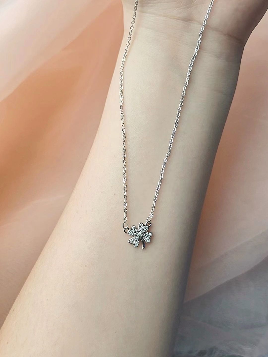 Four Leaf Clover Necklace, Light Luxury Sparkling Diamond Collarbone Chain, Women's Summer Accessories, Niche Design,_voghion.com