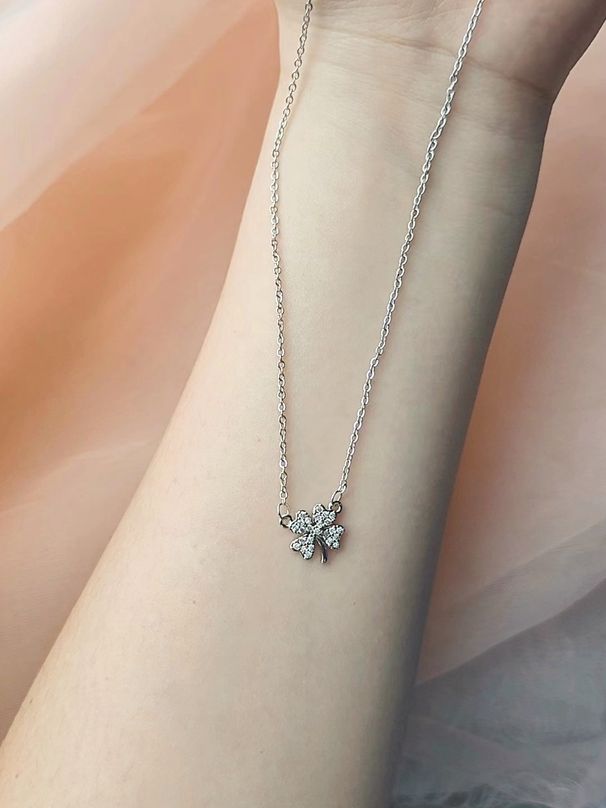 Four Leaf Clover Necklace, Light Luxury Sparkling Diamond Collarbone Chain, Women's Summer Accessories, Niche Design,_voghion.com