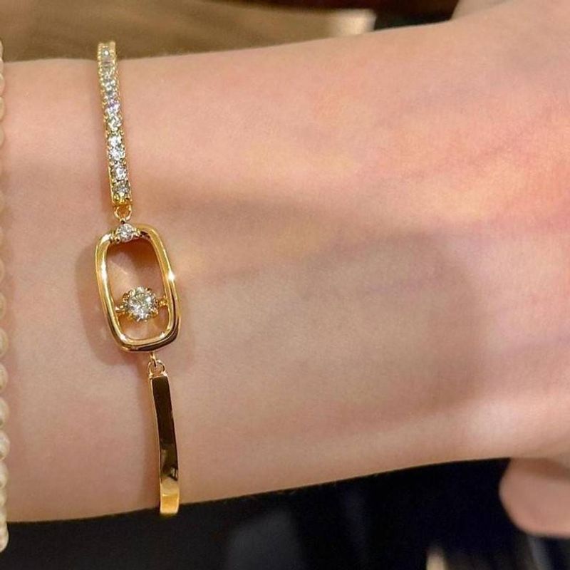 French Light Luxury Beating Heart Asymmetrical Bracelet Female Ins Personality Versatile Bracelet Exquisite High End Hand Jewelry_voghion.com