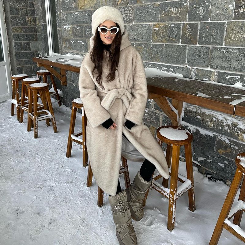 "Cappotto lungo di lusso in finta lana di alpaca – Trench invernale con cappuccio e bordo in pelliccia sintetica staccabile (XS-XL)"_voghion.com