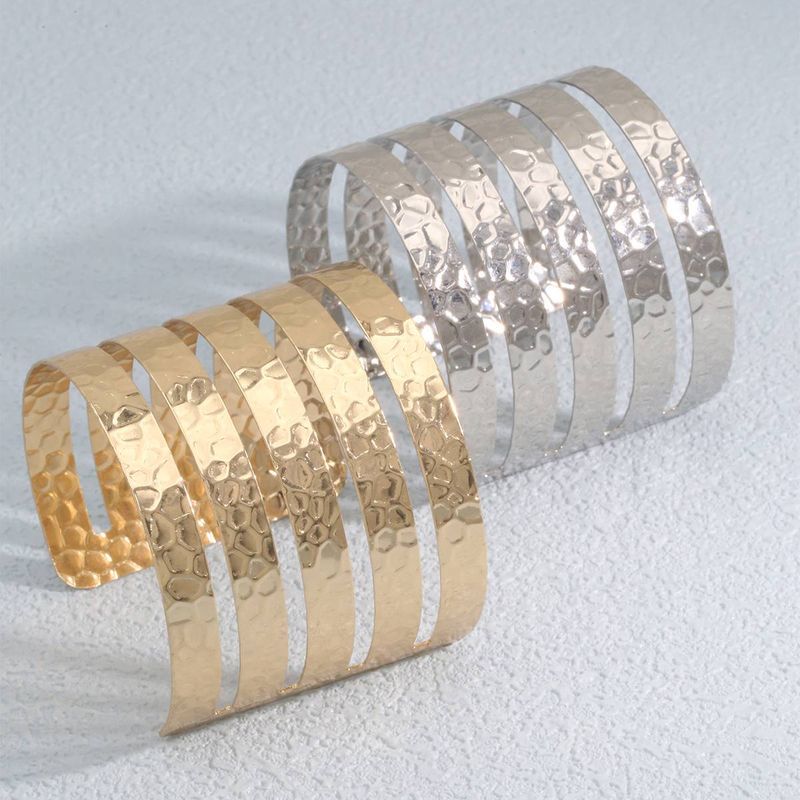 Einzigartiges Nischenarmband mit glatter Öffnung, passende Schnallenstruktur für Damen, C-förmiges elastisches Armband für den täglichen Gebrauch, einfach_voghion.com