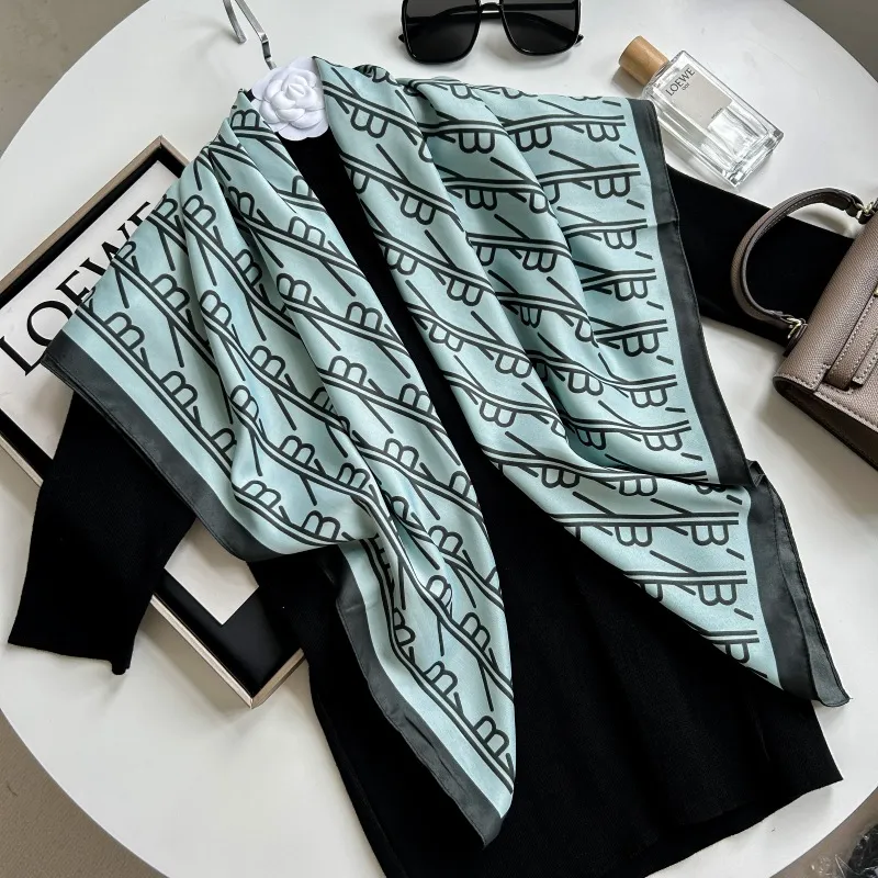 Vienkārša melnbalta burtu apdruka, zīda imitācija, sarža zīds ārpusē ar sieviešu zīda šalli._voghion.com