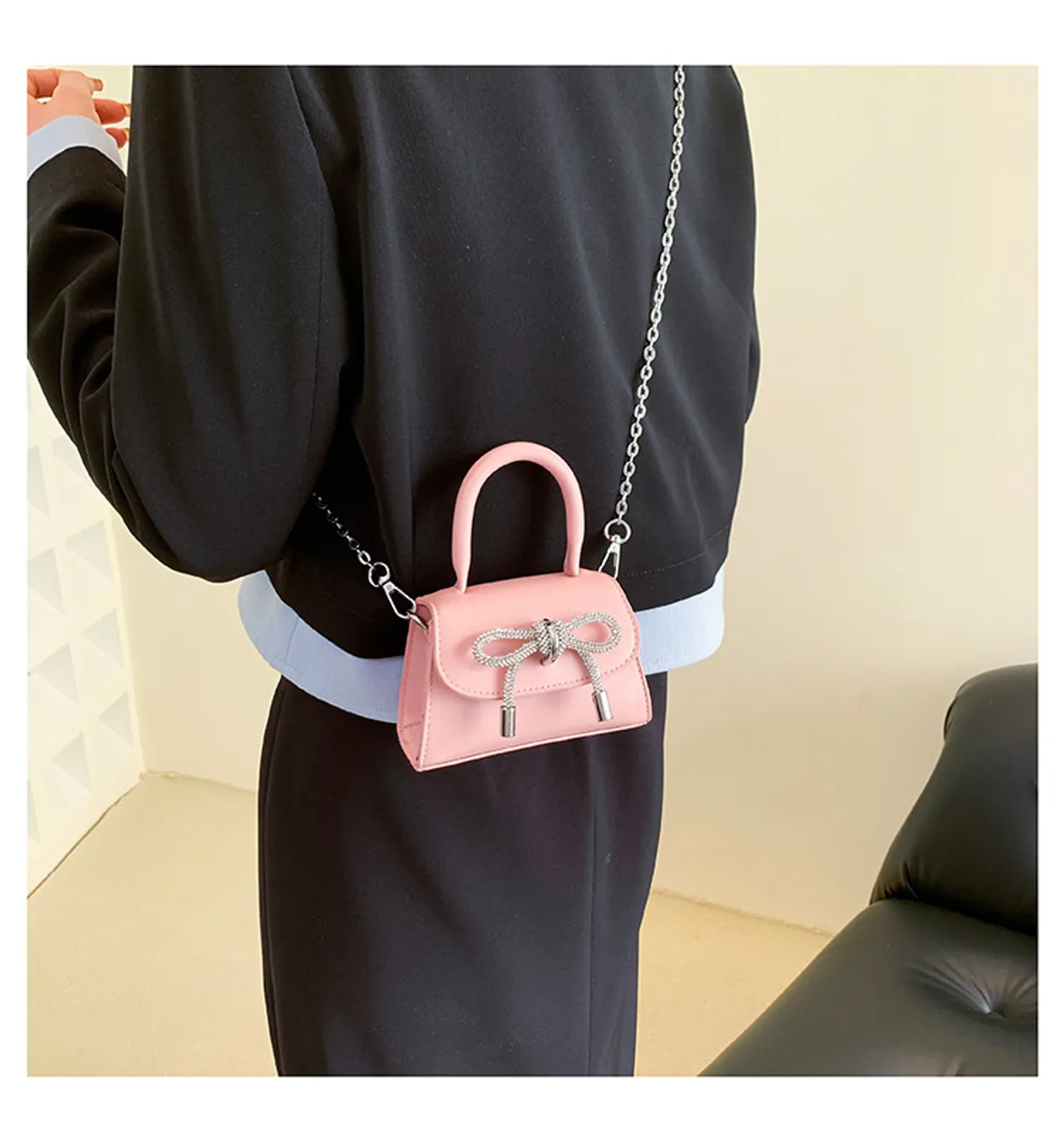 Sac pour enfants de petite fille, nouveau sac à main pour fille avec nœud clouté de diamants de printemps et d'été, sac à bandoulière en chaîne pour femmes de niche, sac rouge pour femmes_voghion.com