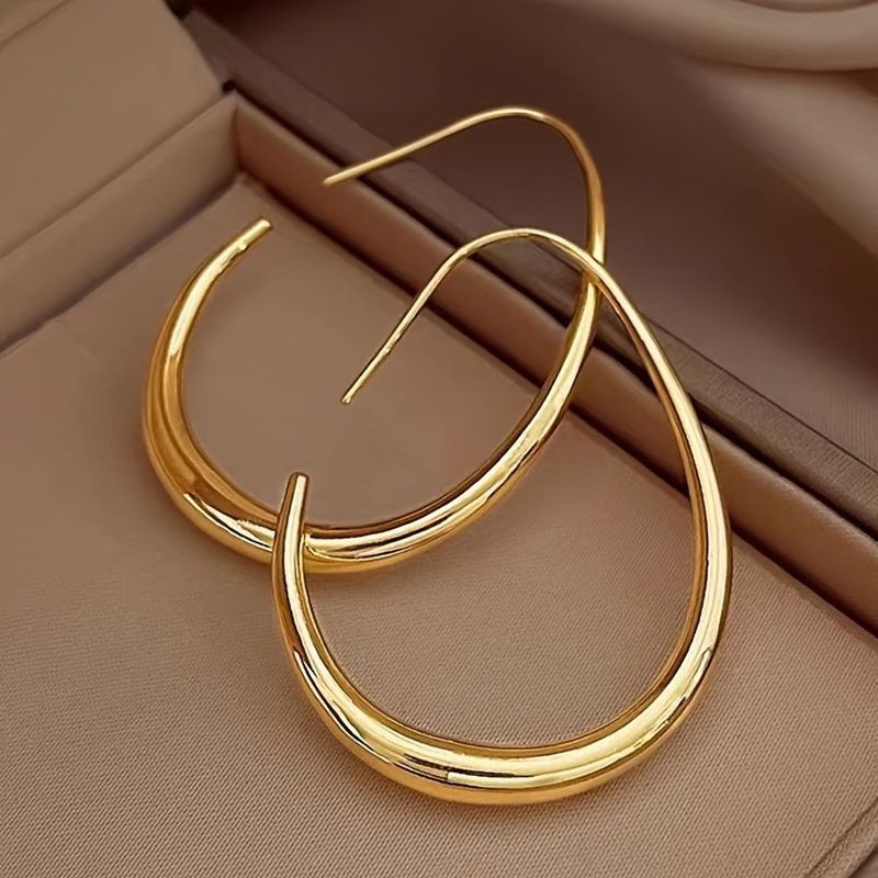 Light personalized, fashionable, geometric shaped circular for women with a sense of luxury, niche design, exquisite_voghion.com