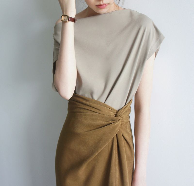 Mustard matte texture cross design, waist side slit, knee high skirt, stylish women's lower garment_voghion.com