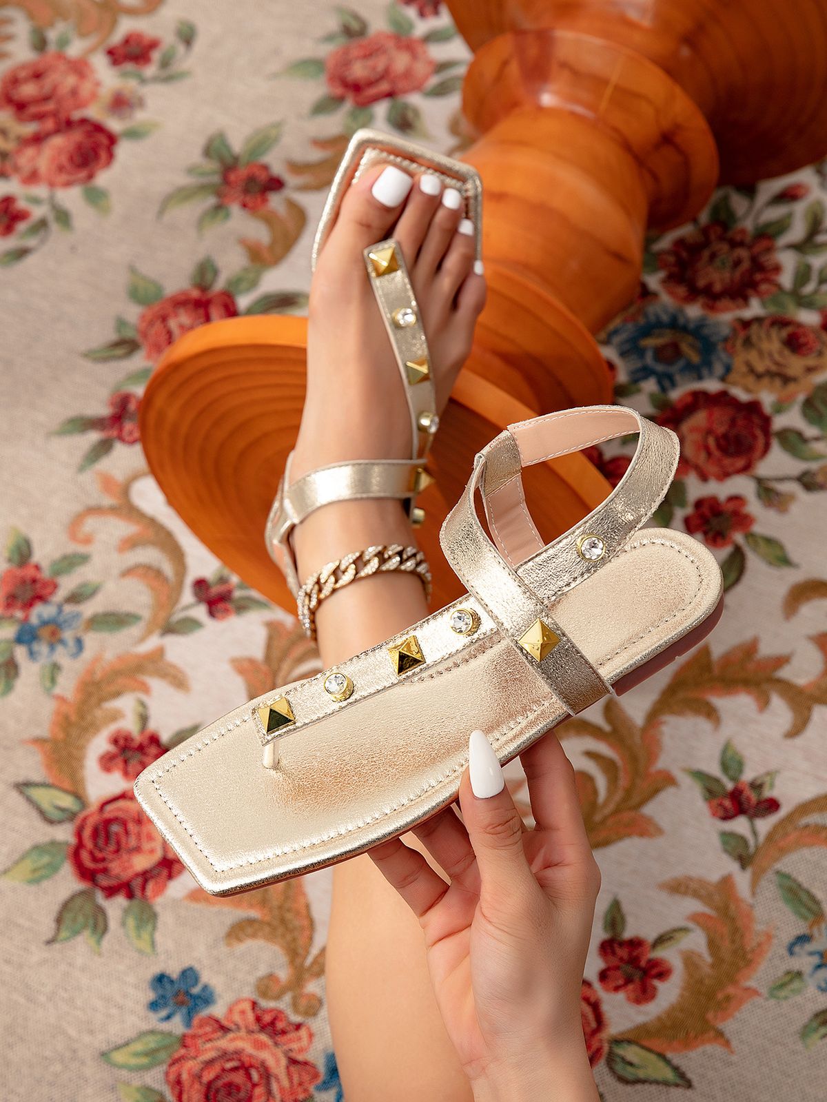 Damen-Hausschuhe, einfache Slipper für Zuhause, modisch und bequem, Champagnerfarbe, Schnürdekoration, flache Hausschuhe mit quadratischer Zehenpartie für Damen_voghion.com