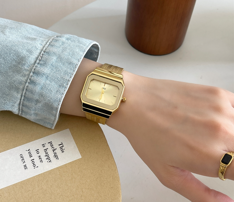 Women's Watches Hot Selling Square Atmosphere Light Luxury Small Gold Watch Retro Design Watch Ladies Fashion Version Minimalist Style_voghion.com