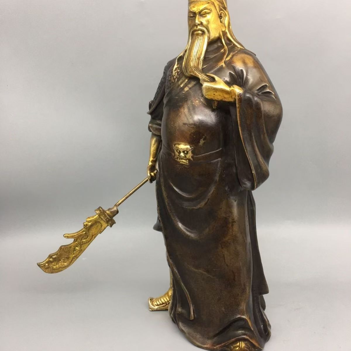 Pure Copper Gilded Guan Gong, Guan Rong, The Wealthy God,Guan Er Er, Stands On A Decorative Item Placed On The Desk Of Guan Gong's Living Room Office._voghion.com