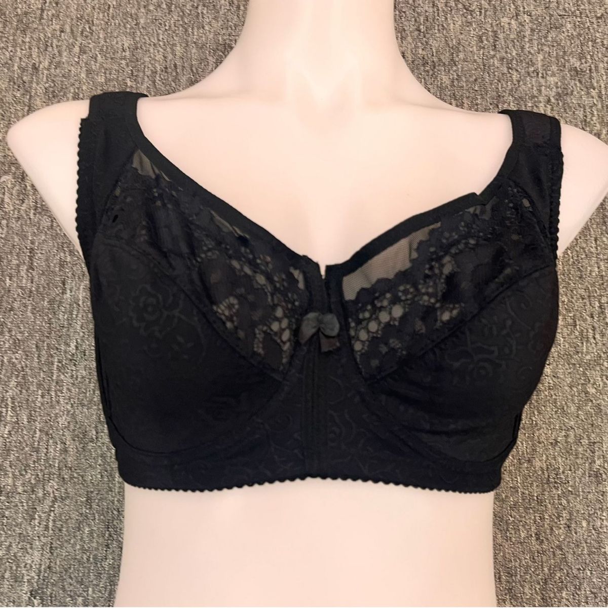 Plus Size Lace Underwire Bra With Wide Straps - Push Up & Full Coverage - Comfortable & Breathable - Available In Black, White, Nude (Sizes 80D-110F)_voghion.com