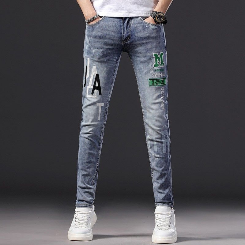 Roupas masculinas Jeans calças masculinas slim fit para pés pequenos novas calças jovens da moda personalizadas com letras bordadas elásticas tamanho grande_voghion.com