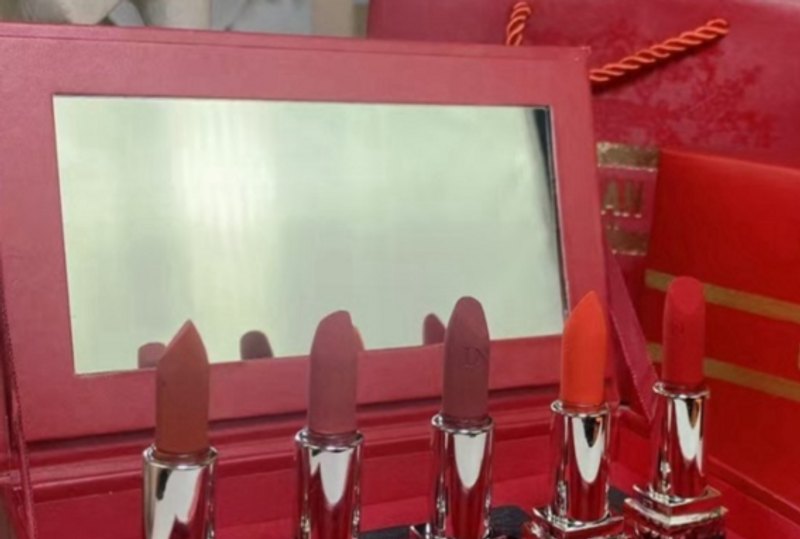 2025 Mode Lippenstift Logo Versie Make-up Set Box Klassiek Multi Kleur Charm Vrouwen Cadeau Festival Koppel Hoge Kwaliteit Cadeau_voghion.com
