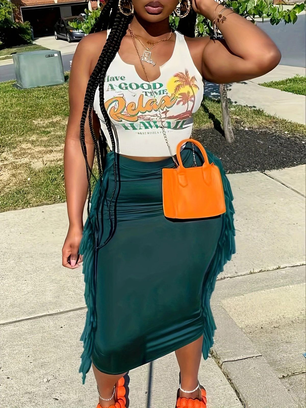 Γυναικείο μοντέρνο γιλέκο με φούστα και φούντα_voghion.com