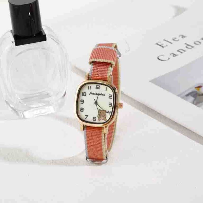 2024 2024 Printemps et Automne Nouvelle Série de Montres Carrées et Cercles Ceinture en Toile Ours Mignon avec Montre à Quartz Simple et à la Mode pour Étudiantes Filles_voghion.com