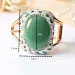 Braccialetto aperto in cristallo di giada verde malese a faccia larga per donna placcato in oro pieno di piccole pietre preziose moda personalizzata_voghion.com