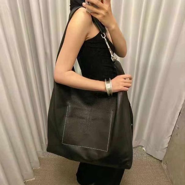 Borsa a tracolla in morbida pelle, stile casual e pigro, primavera ed estate 2025_voghion.com