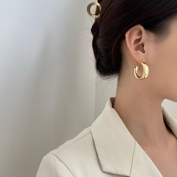 Stylish exaggerated style, large ear loops with wide metal texture, trendy earrings, high-end and light luxury_voghion.com