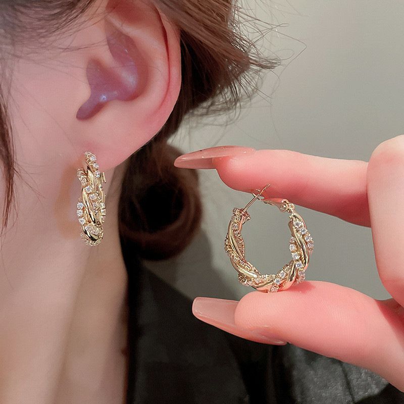 Cao Shi's personalized design twist Fried Dough Twists earrings Small number of luxurious winding ear rings _voghion.com