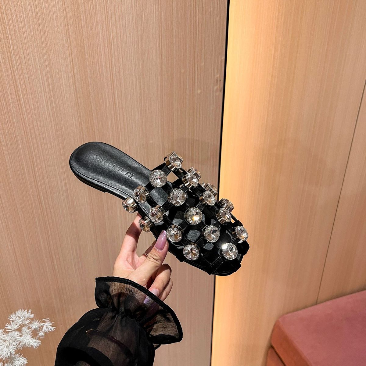 Echte Ledersandalen für Damen im Sommer, Outdoor-Bekleidung, exquisite Strasssteine, französischer Stil, High-End-Pantoletten mit flacher Zehenpartie_voghion.com