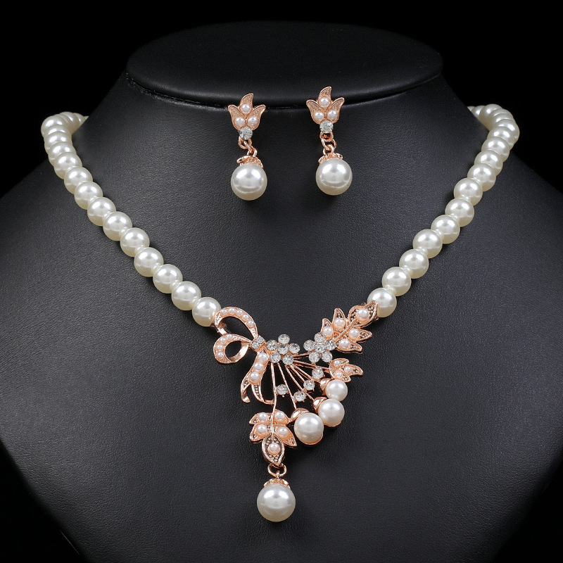 Ensemble collier de perles et boucles d'oreilles pour femmes, robe de mariée à fleurs en forme de gouttelette en alliage avec tempérament à la mode_voghion.com