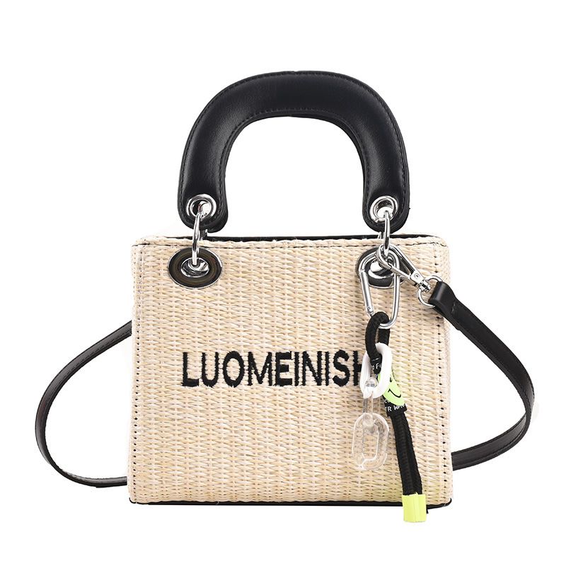 Borsa a tracolla per donna con tracolla a lettera, ciondolo, intrecciato, in paglia, moda, tendenza, borsa da donna, borsa a tracolla_voghion.com