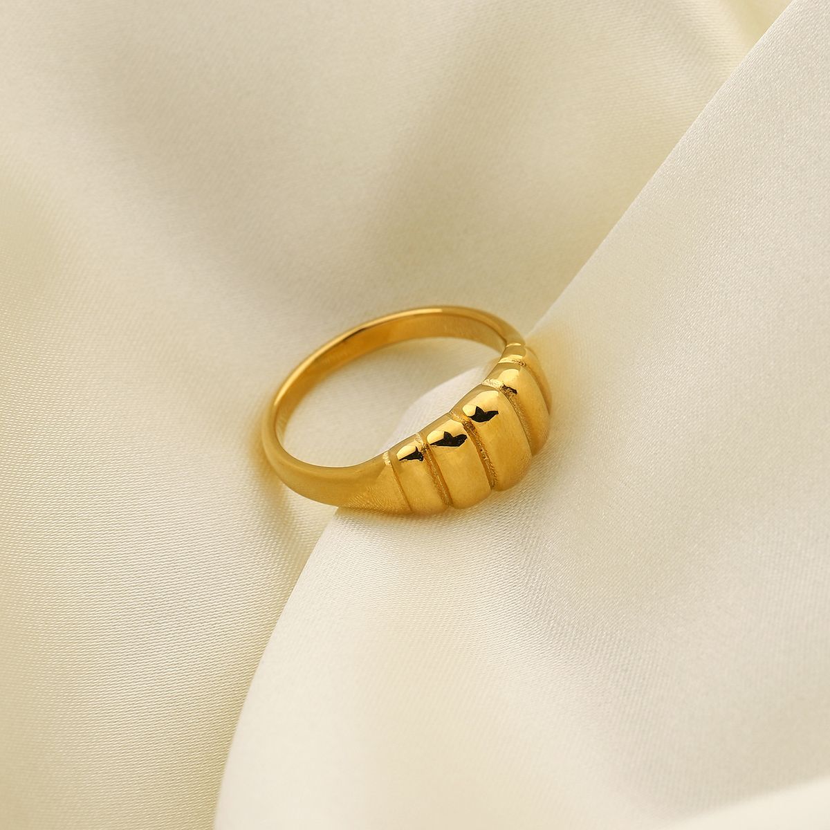 INS Style Layered Pattern Smooth Round Horn Bag Electroplated Gold Stainless Steel Ring_voghion.com