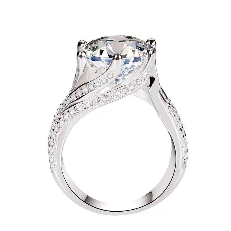 Tiktok a diffusé en direct pour la troisième fois un nouvel œuf de pigeon de 5 carats, imitant les trois rangées de diamants complets de Mo Sangshi_voghion.com