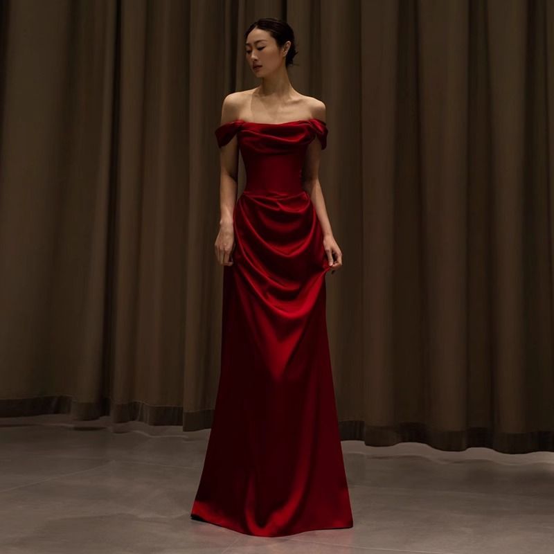 Damenbekleidung One-Shoulder-Toastkleid High-End Light Luxury Braut-Verlobungskleid New Style Small Tail Slim Satinkleid_voghion.com