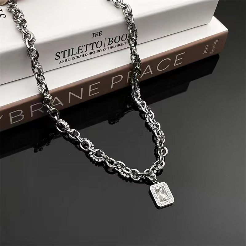 Collier haut de gamme pour hommes, niche cadeau, accessoires de marque tendance, personnalisé, chaîne de clavicule de tempérament de rue_voghion.com