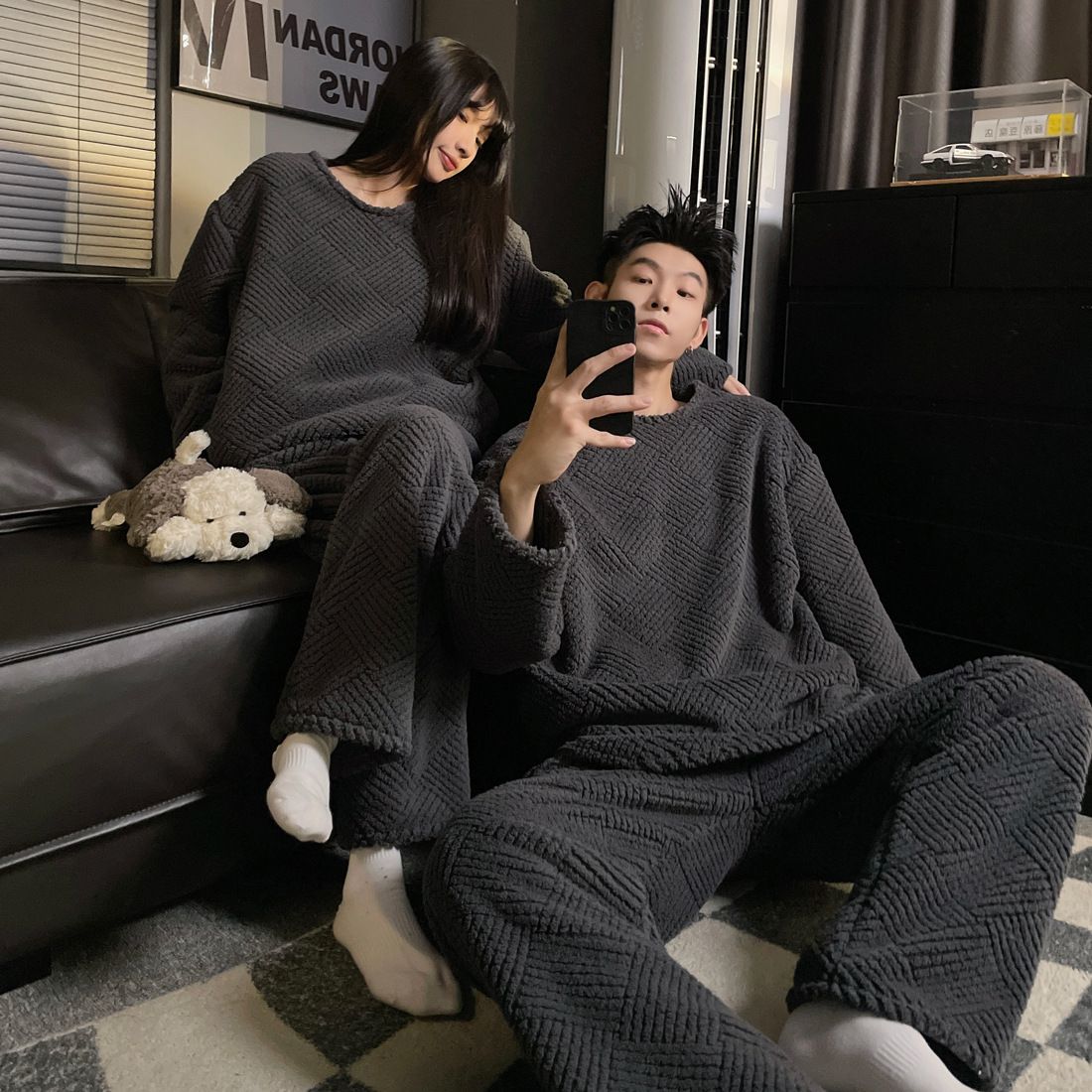 Felpa con cappuccio girocollo invernale 2024 in velluto jacquard grigio, ampia, semplice ed elegante, può essere superata dalle donne_voghion.com