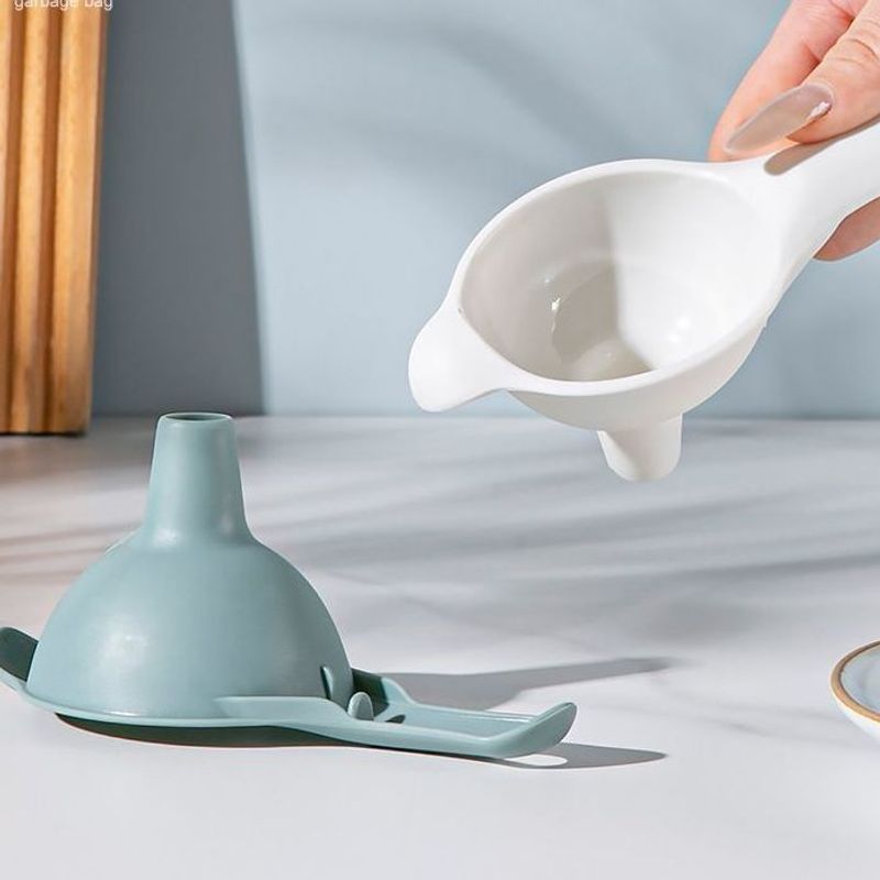 Simple Practical Plastic Large Diameter Liquid Kitchen Oil Pot Funnel_voghion.com
