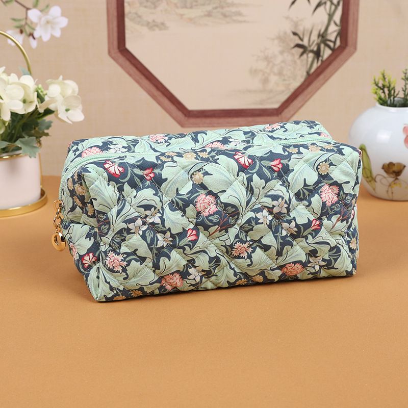 Trousse de maquillage florale de style français, grande capacité, en coton matelassé, très esthétique, pratique et de voyage_voghion.com