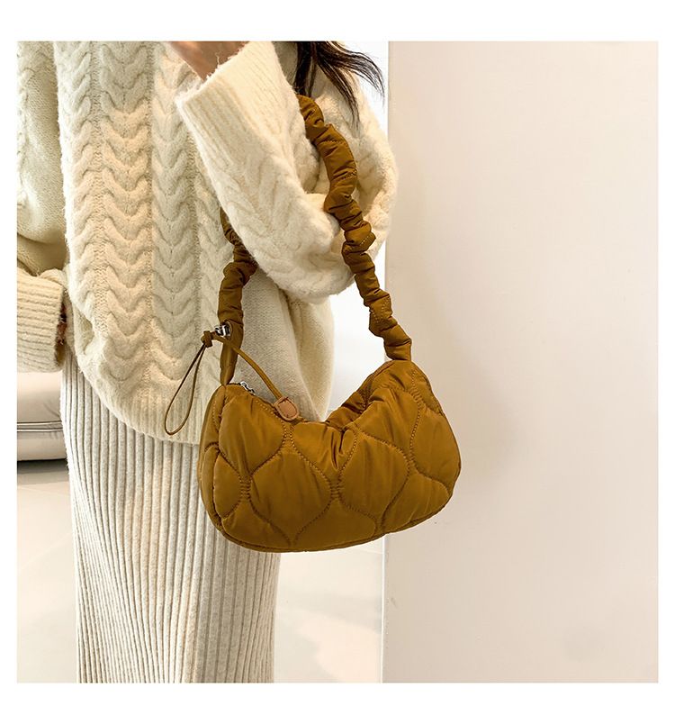 Versatile Crossbody Armpit Bag Dumpling Bag Women's New Trendy Large Capacity Commuting Single Shoulder Cotton Clothing Bag_voghion.com