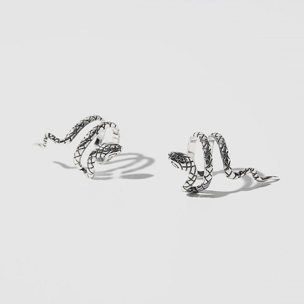 Un paio di orecchini a clip con motivo a serpente in argento sterling S925 I58_voghion.com