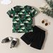 Set aus kurzärmligem T-Shirt und Shorts mit Camouflage-Print für Mutter und Kind – Coole grafische Schriftzüge, atmungsaktive Baumwolle, Sommeroutfit für Kleinkinder und Kinder (80–120 cm)_voghion.com