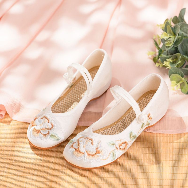 Women’s Shoes Summer New Style Ancient Style Mercerized Satin Ethnic Style Embroidery Low Heel Heightening Women's Single Shoes_voghion.com