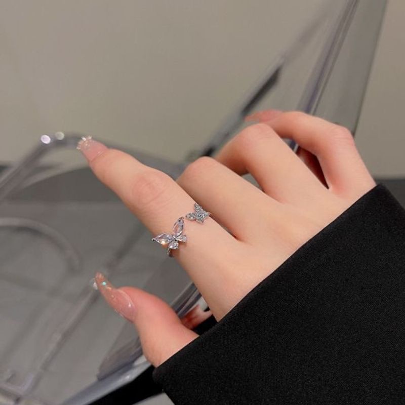 Anello aperto alla moda con farfalla fata ossigeno ghiaccio anello personalizzato design femminile nicchia luce lusso di alta qualità anello indice di lusso leggero_voghion.com