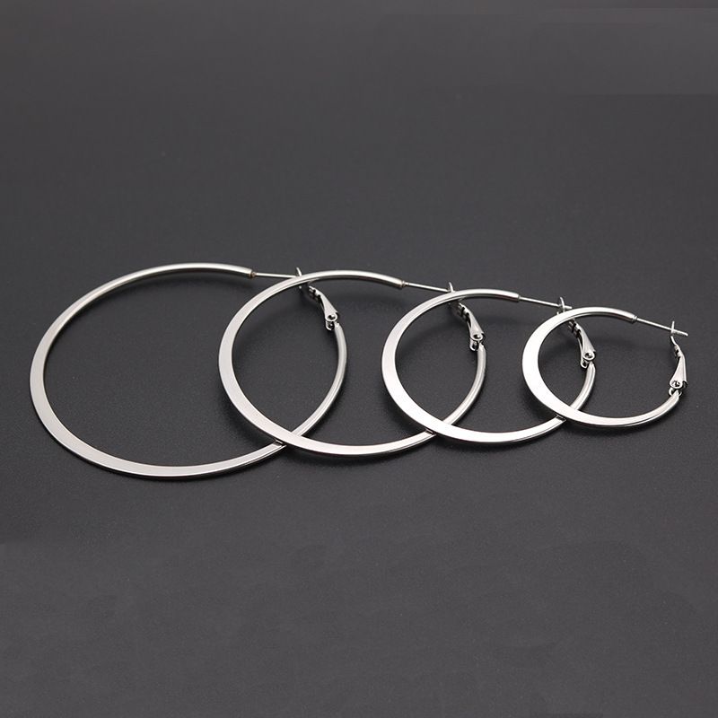 Orecchini a cerchio semplici alla moda con nappa grande, tondi e piatti, in acciaio al titanio, 2023_voghion.com