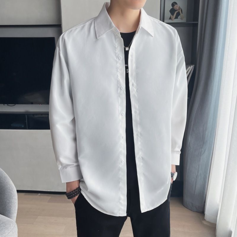 Nuova camicia a maniche lunghe con un senso di fascia alta, vestibilità slim e drappeggio. Camicia di marca alla moda con capispalla versatili per il lavoro e il tempo libero da uomo_voghion.com