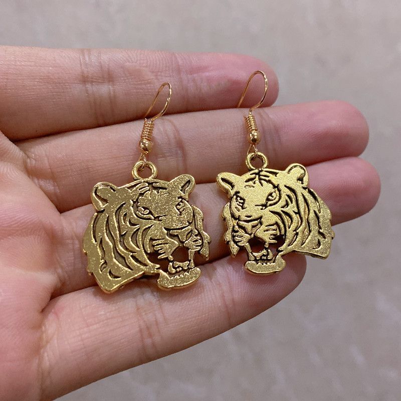 Stylish and fierce alloy Tiger hook earrings_voghion.com